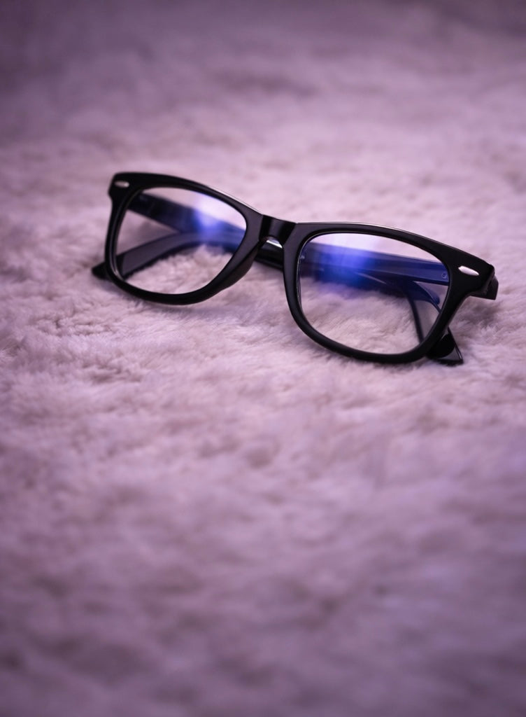 VIZORA siyah çerçeveli mavi ışık koruyucu gözlük, modern ve premium tasarım